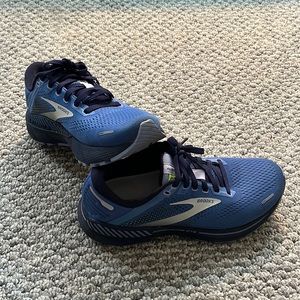 Brooks Adrenaline GTS 22